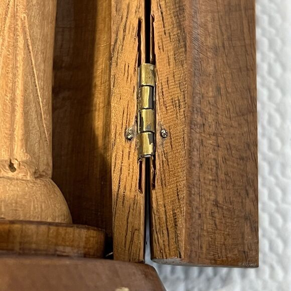 Blessed Virgin Mary Wood Carving 3-D Encased Hinged Capsule Made in Italy - Picture 13 of 17